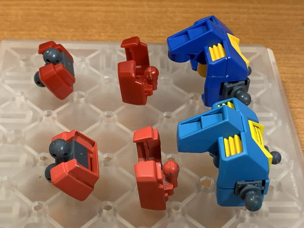 胴体可動部も隙間がやや目立つためプラ板で修正。