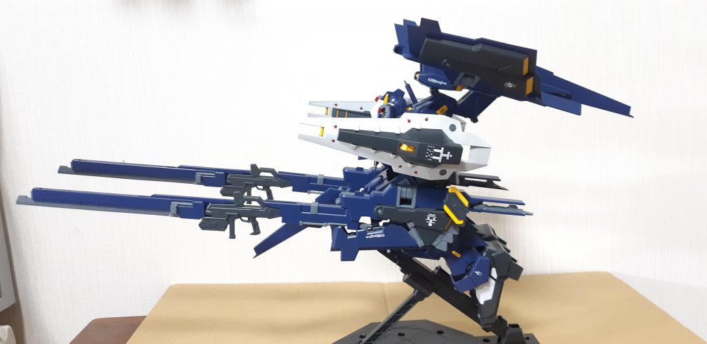 ただでさえ長いのにビームライフルを挟んで更にロングに