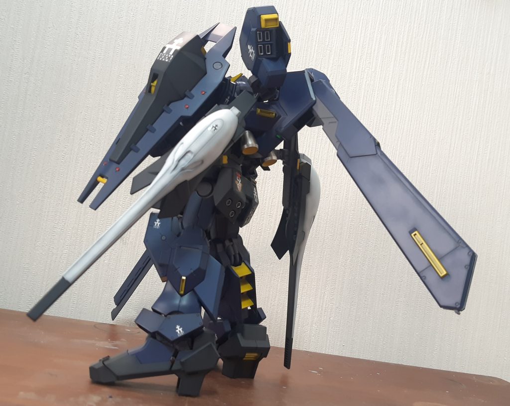 前出のアウスラ量産試作機で余ったウインチキャノンとミサイルポッドを付けたので、ツインウインチキャノン&ツインミサイルポッド仕様になりました 