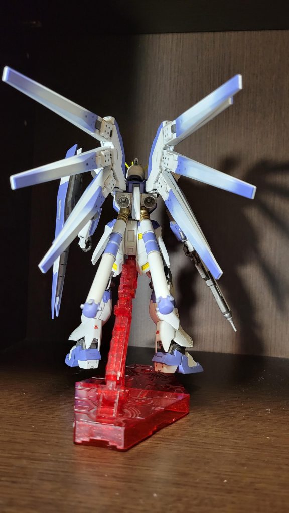 ファンネル、エアブラシでグラデーション目指して塗って見ましたけど…まあまあ‥