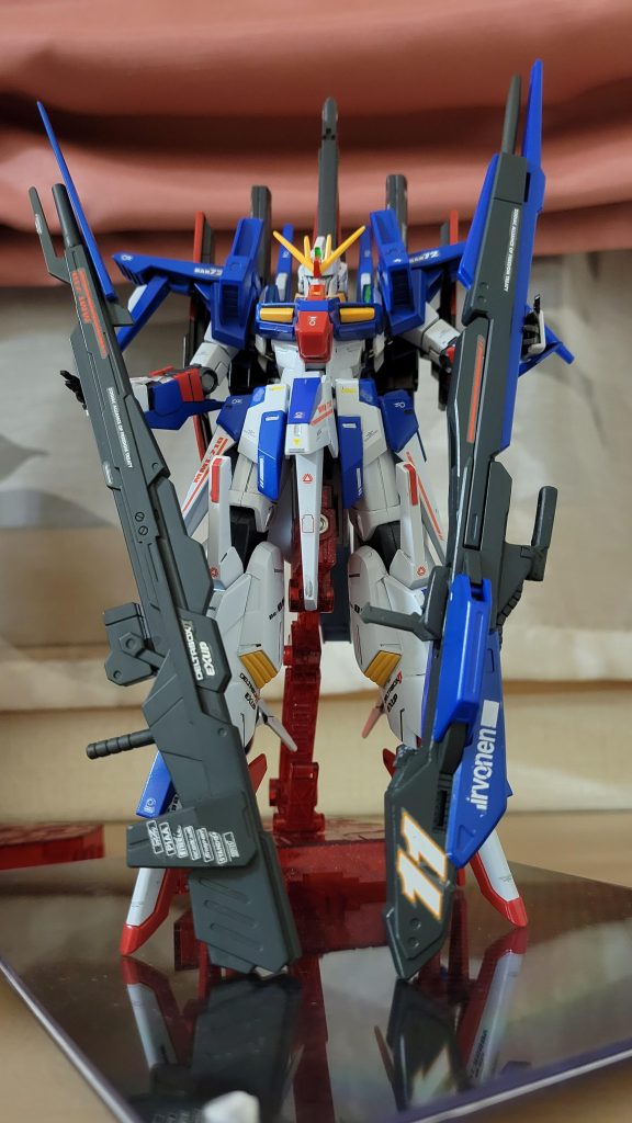 ZⅡの、強化版ではなくZとZZを繋ぐ機体をイメージして作って見ました。ほぼ素組です。