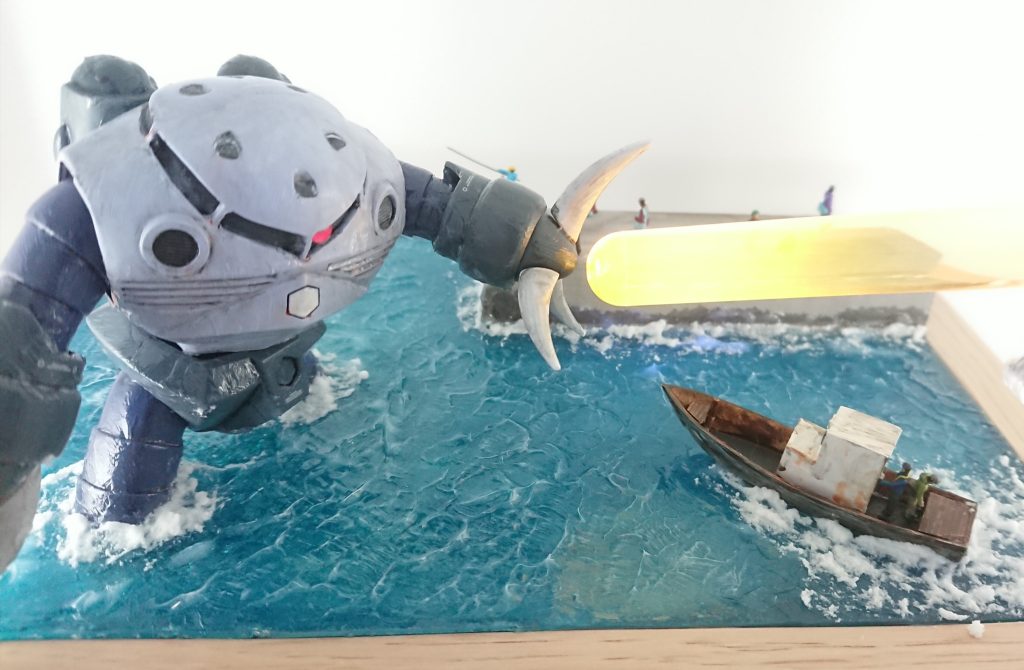 あるYouTuberの方がやっていた、プラスチック試験管に蛍光塗料を塗装してビームライフルの表現を参考に(パクリ)させて頂きました^^;