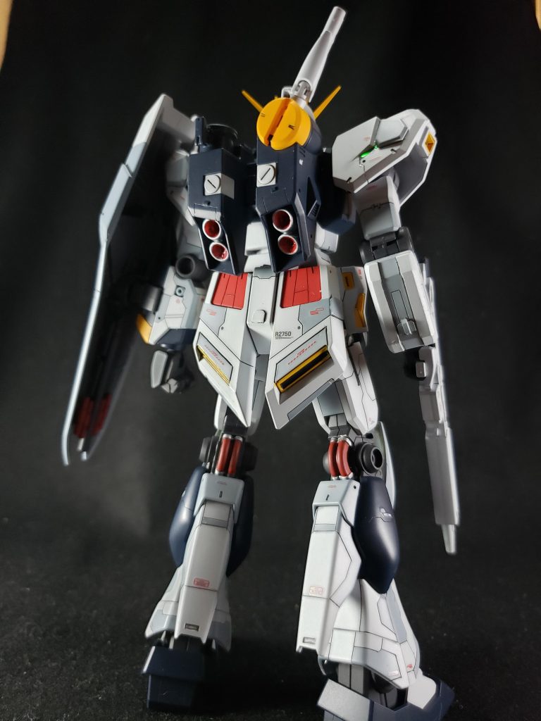 肩部にサイコフレームっぽく緑のラピーテープを貼ってみました。