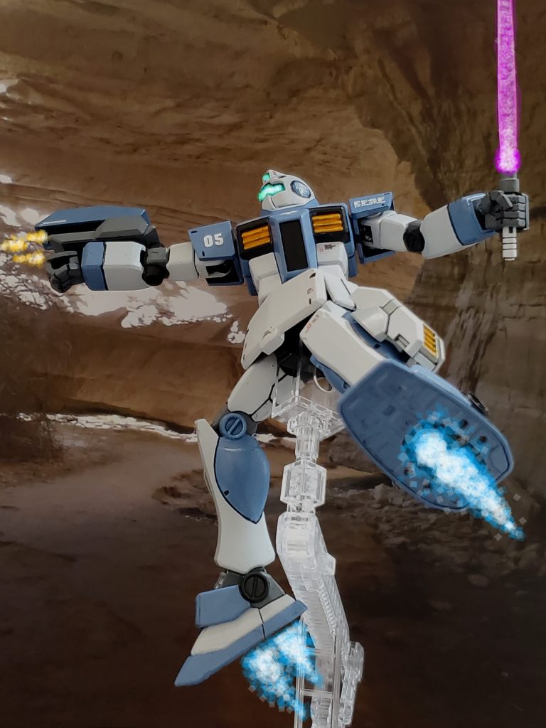 スラスター性能向上により高い機動性を発揮👍✨ジャブロー内を縦横無尽に走り抜ける高機動型ジム😊🎶開発中の新型ガンダムに装備される予定の腕部ガトリングガン❕そのプロトタイプを装備😎👍