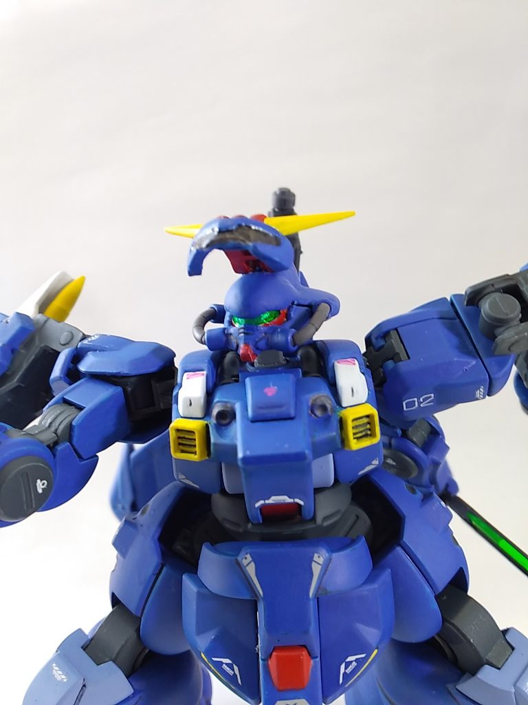 バイザーの下はそのままディランザです。