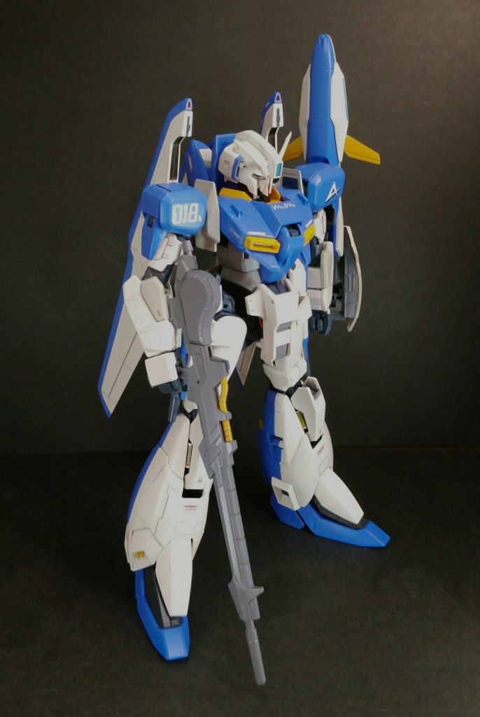 首をチョコッと延ばした事で変形時に額が引っ掛かりました。解消する為に額を削ってあります。