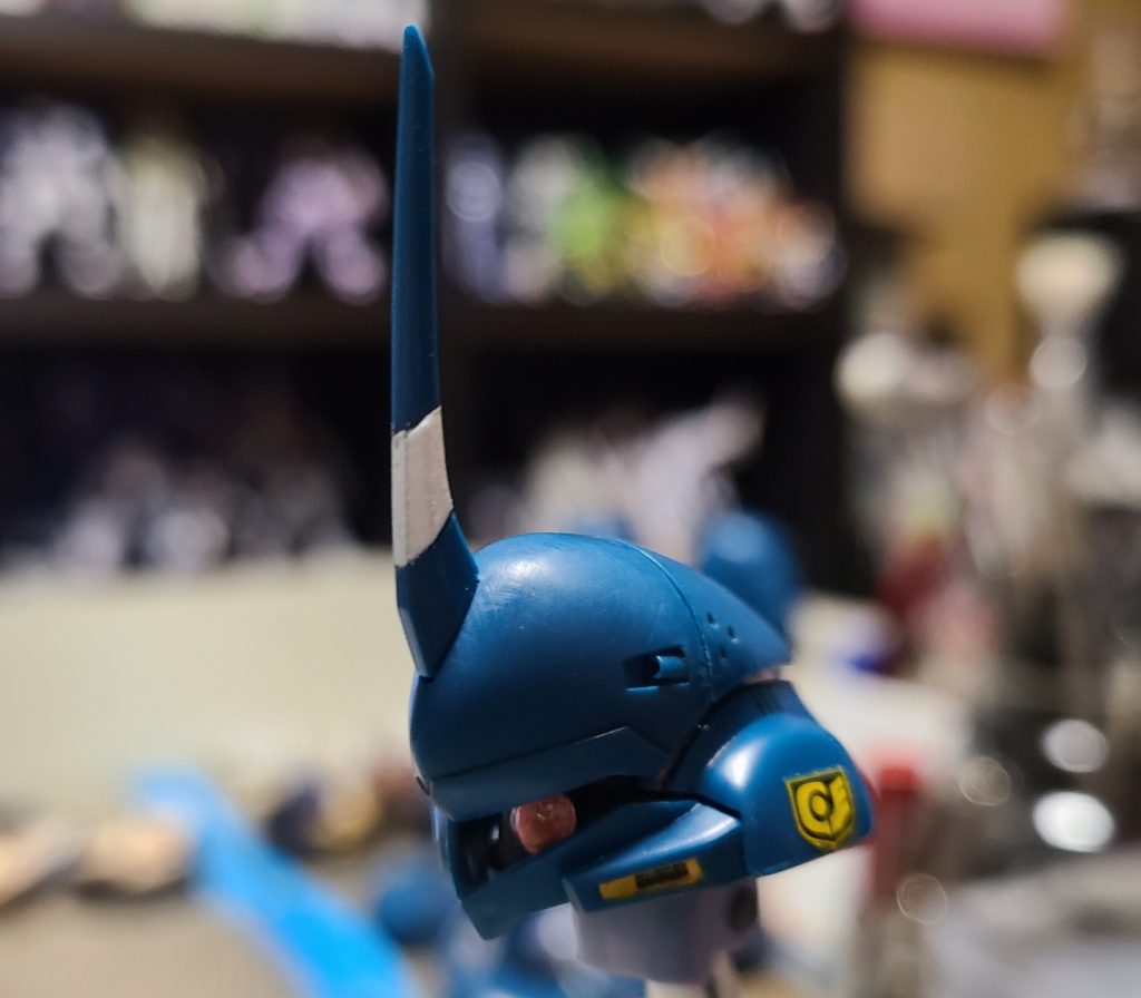 モノアイはクリアパーツと頭部内側を削り込んでここまで曲がる様になってます