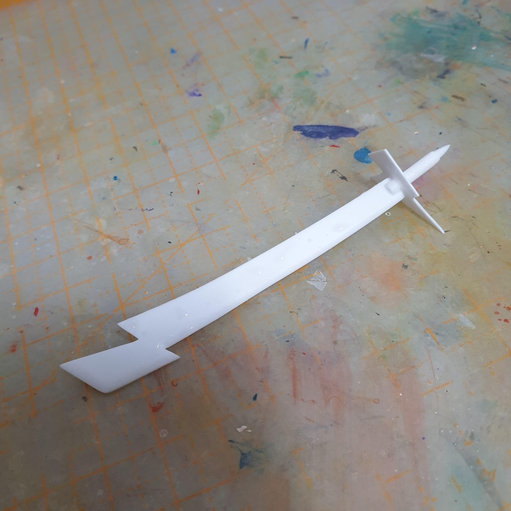 剣が小さく見えたので、もう少し大きく作ってみました。