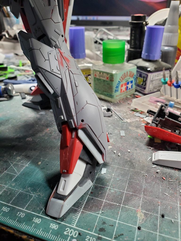 爪先は全体のスタイルに合わせる為、プラ板で延長。