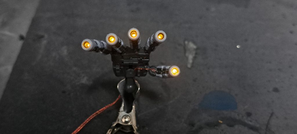 どうせなら指のメガ粒子砲も光らせたくなりました更に点滅もさせたくなったので点滅させてみましたhttps://twitter.com/tyosukeaomania/status/1654808636106100738?t=HMvhPr6mP2AUk_uAAYNmVQ&s=19