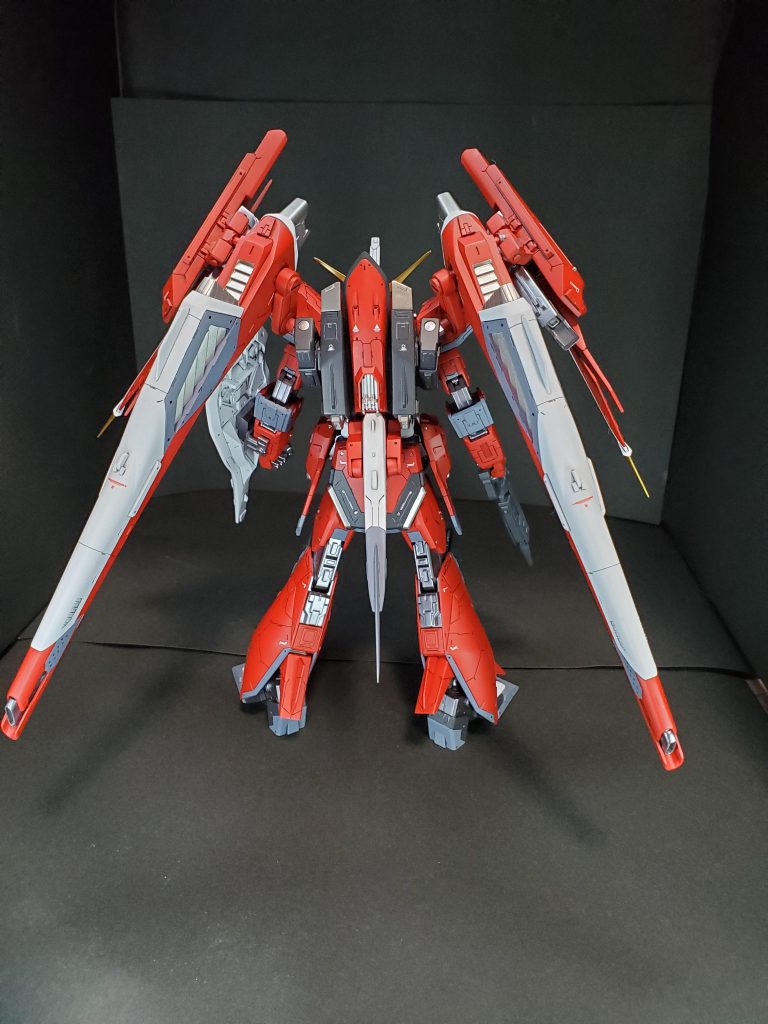 背中のプラズマビーム砲はバックパックとの接続部分にMGウイングゼロver.kaの羽の接続パーツを使用し、ハの字に広げました。