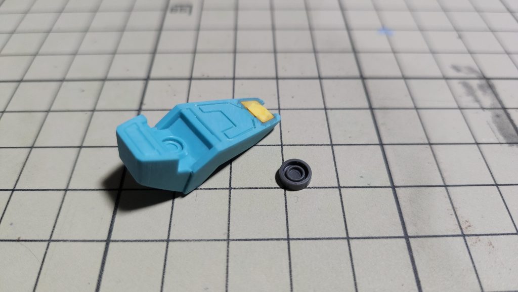 足裏のバーニアは塗装後に市販パーツを接着しました