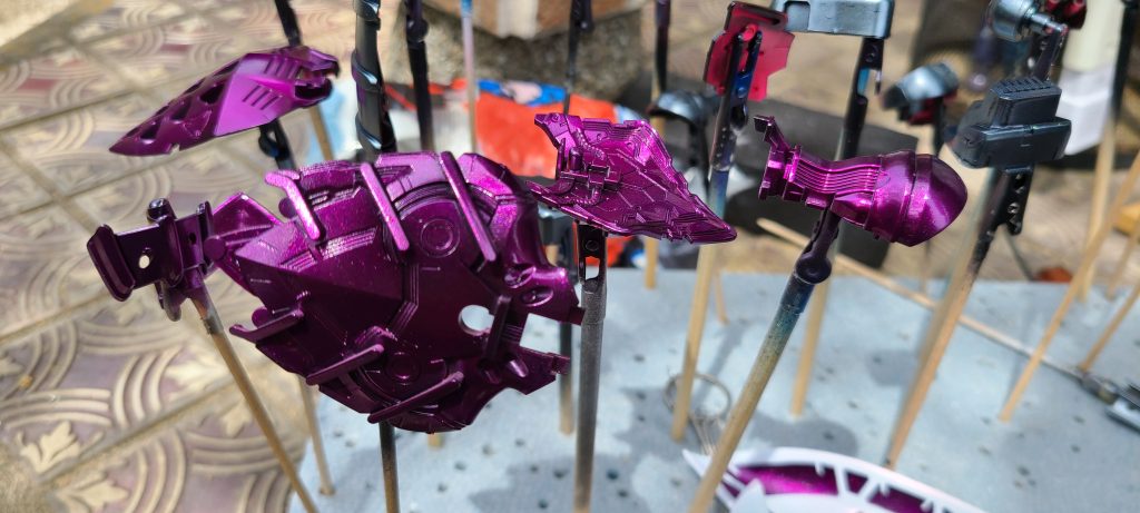 ファンネルコンテナのキャンディピンク!…お気づきのこととは思いますが…塗装は屋外です(ФωФ;)屋外塗装派の方々はどうやってゴミ防いでるんですかね(ФωФ;)私めちゃくちゃゴミ噛みます(ФωФ;)