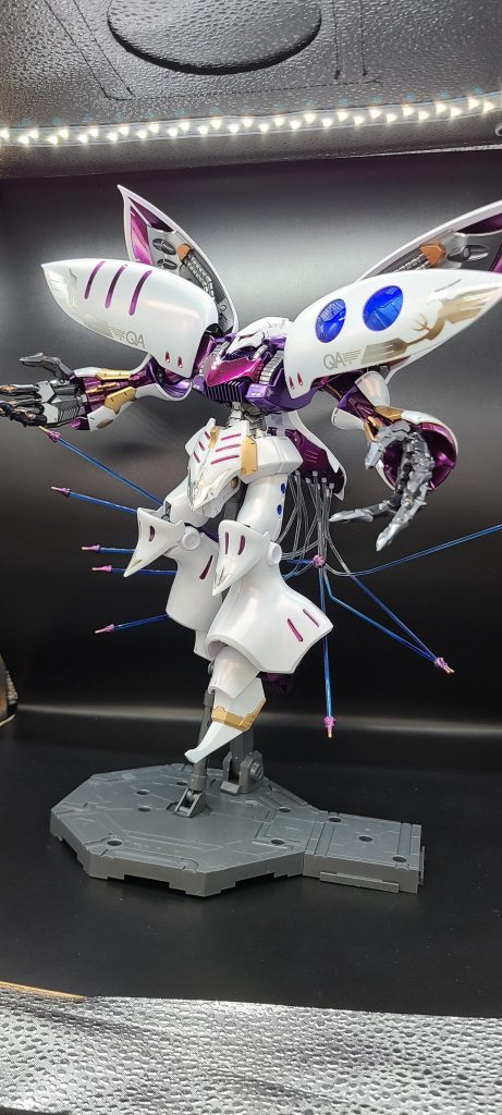 でかすぎで大体どこかが写りませんwファンネルエフェクトは透明のプラ棒を塗装して自作受け側はプラパイプをプラ棒に接着して作ってます(*^^*)