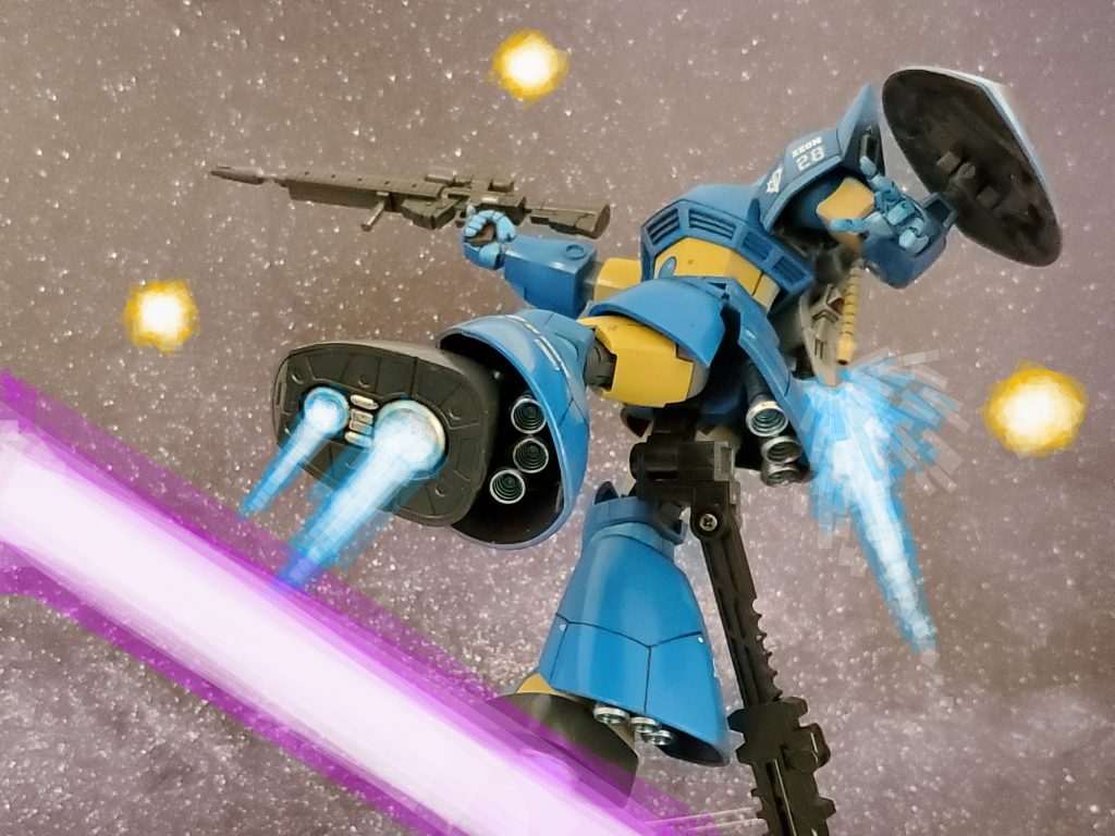 連射されるロングレンジのライフル射撃を機動性を活かし、次々に回避しながら間合いを詰めるギリアム大佐のゲルググ🎶