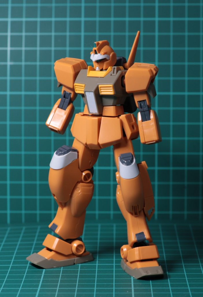 改造前です。ここからスジ彫りやプラ板などでディテールアップしてます。