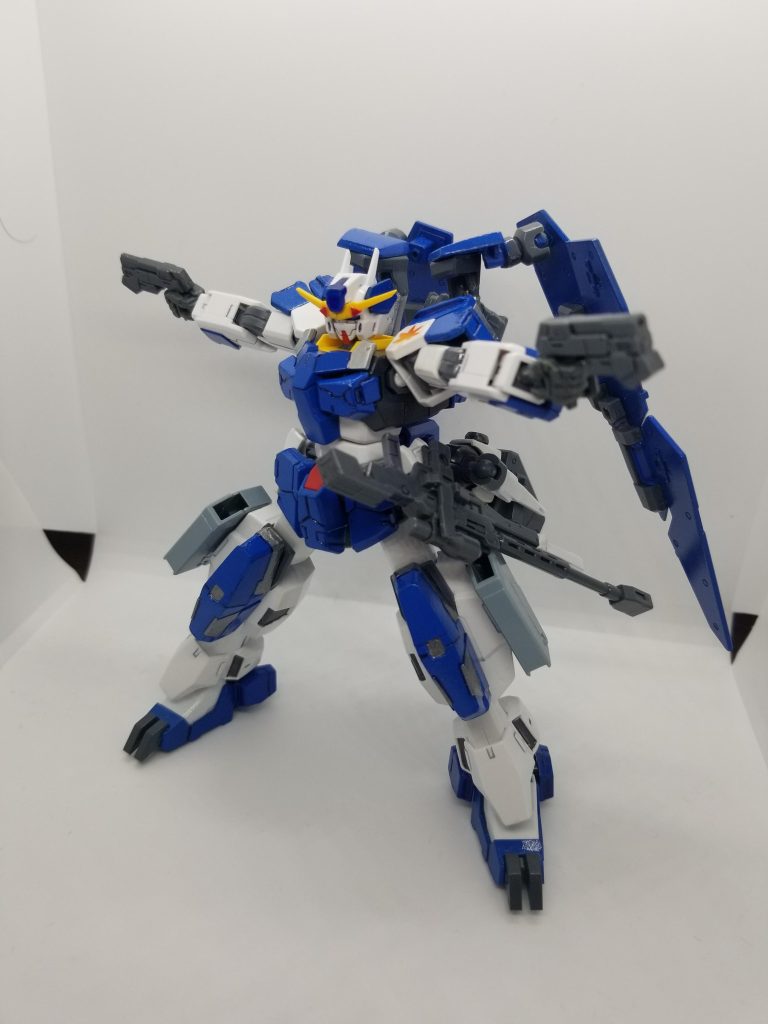 フルシールドが後ろにも大きく動くのでピストルアクションにも干渉しにくくポーズが決まる！