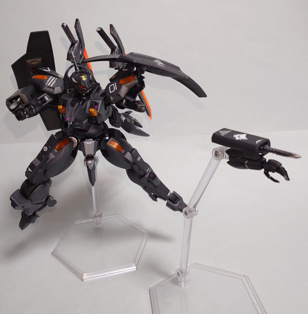 他にもベース機がダリルバルデなのでナイフを展開したままイーシュヴァラAタイプを射出したり