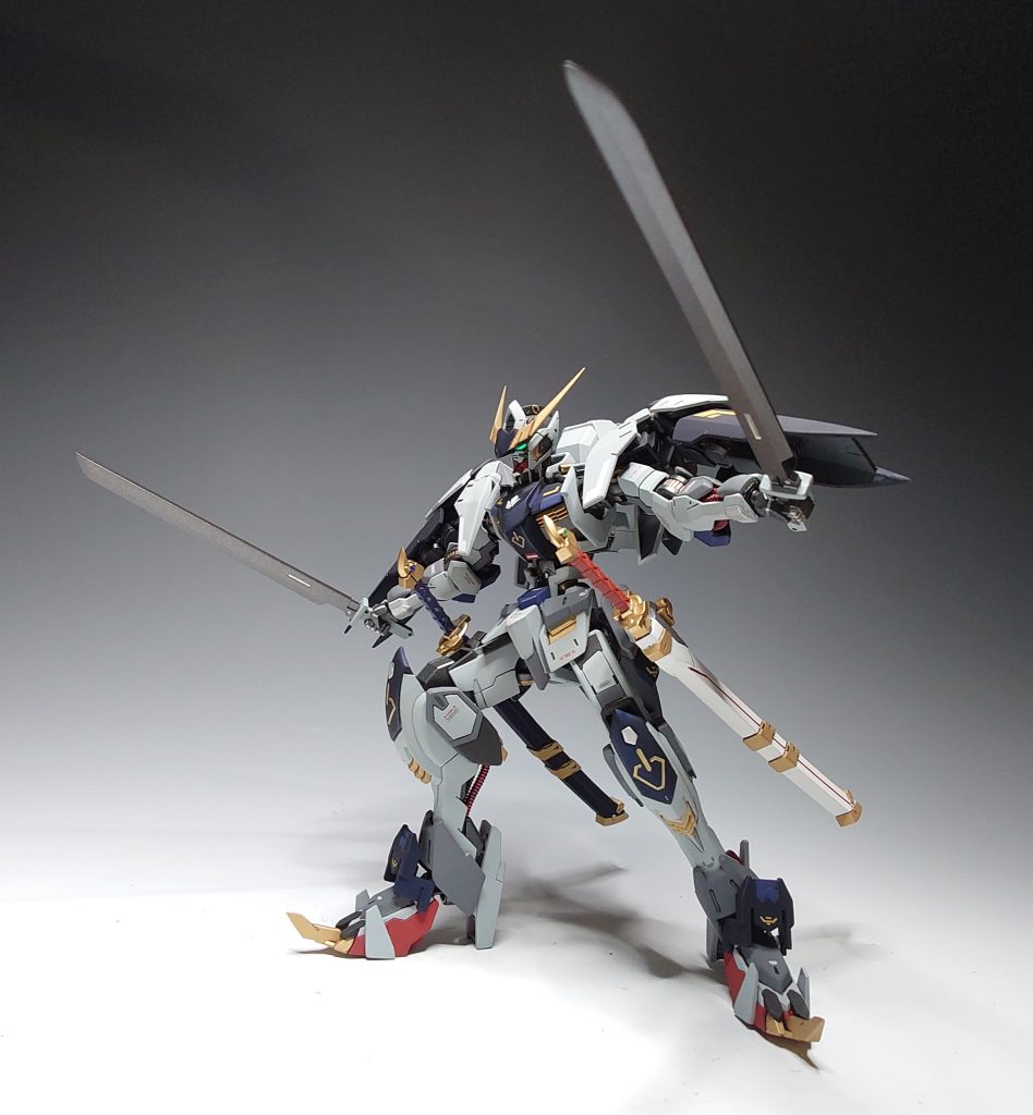 【片手刀】[設定]　背部に二本装備された直刀の片手剣。　　　  取り回しやすい武器となっており　　　  乱戦で威力を発揮する。[解説]　境界戦機のウェポンセットの剣を　　　  そのままだと太刀よりも長かったため　　　  短く加工したものです。