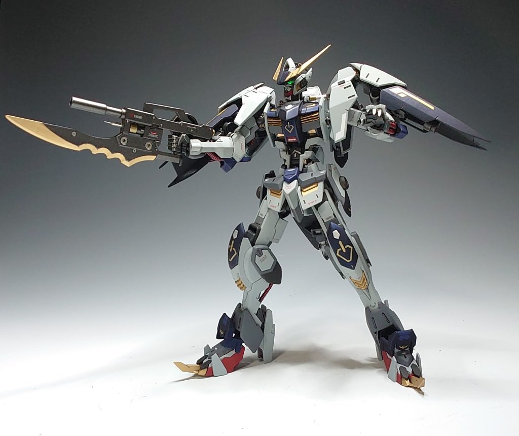 【リニア式ガンブレイド】[設定]　本機唯一の射撃武器。　　　  リニア方式で弾丸を発射する。　　　  近接武器としても十分な性能を持つ。[解説]　鉄血のオルフェンズ武器セットの銃に　　　  30MMの剣を取付けしました。