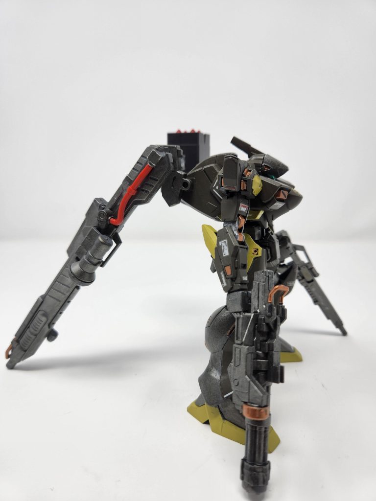 The right arm holds the Short Barrel Gattling Gun. The high fire rate with the combination of less traveled through the barrels makes it the best to do burst damage at close range. Also for its arm shoulders, it has a cooling vent system for the Mega Plasma Launcher to prevent over heating