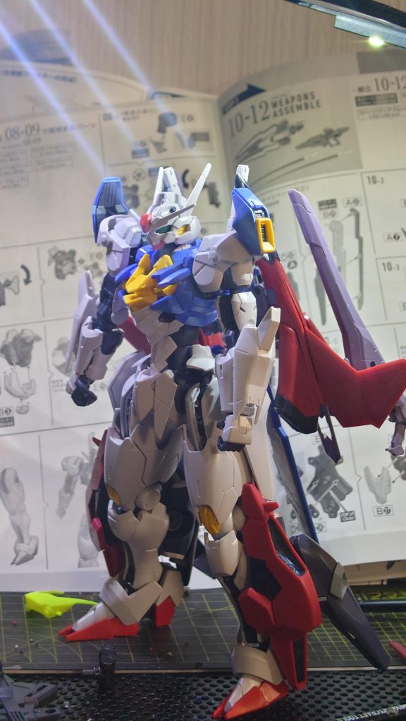 結果的にはエアリアル本体は触らず、直接パーツを足すアーマー形式に落着きました。