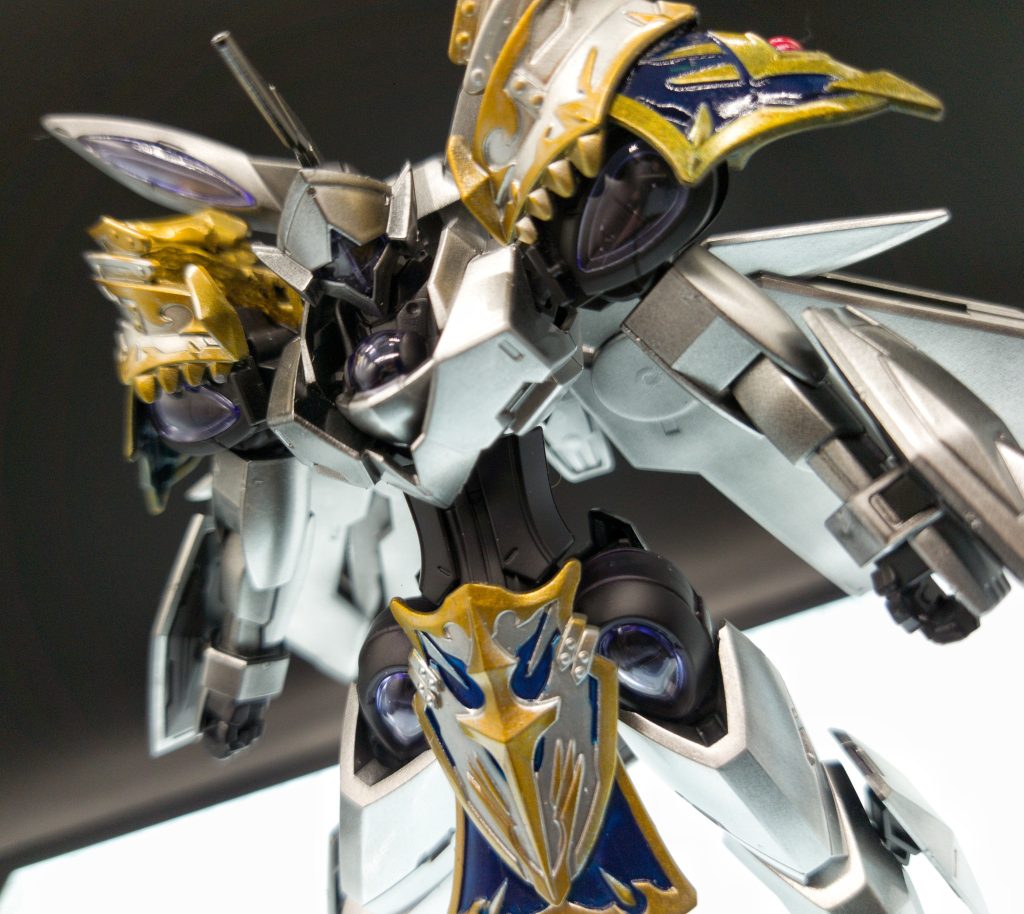 素体はミカエリス、バックパックをベギルベウの物に変更して左右を入れ替えています。肩と前スカートをアーサーガンダムのものに。