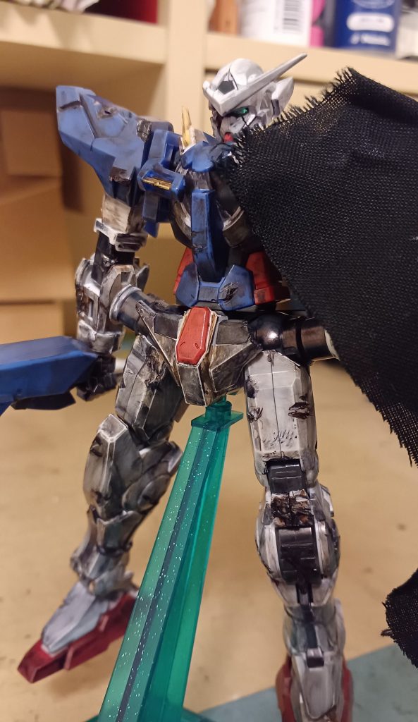 正面巨大なモビルアーマーとの戦いで大破し、グラハムが自力で修復させた機体がリペアⅤ という設定です。