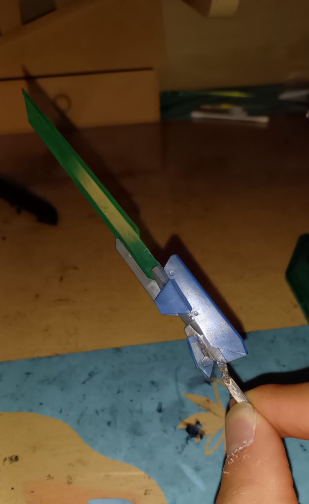 武器はバルカンとこの「GNソードVI」が主な武装です。