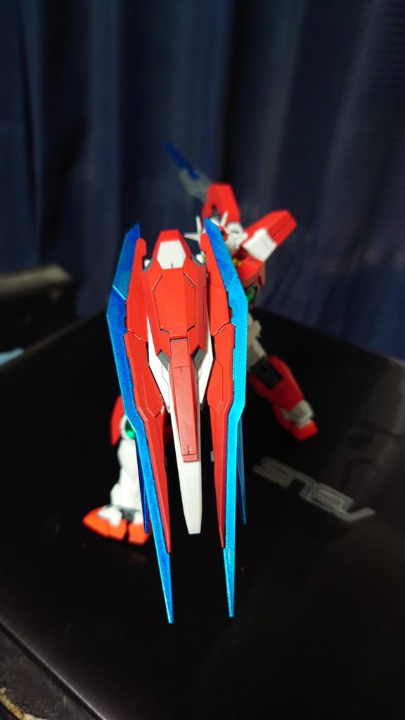 GNソードVとソードビットのクリアーグリーンの部分をガイアノーツスターブライトシルバーにガイアノーツクリアーブルーでキャンディ塗装しました。DIVEという曲の毛先に挿し色で水色を入れているのとMVで水をイメージしていたのでこの感じにしてみました。