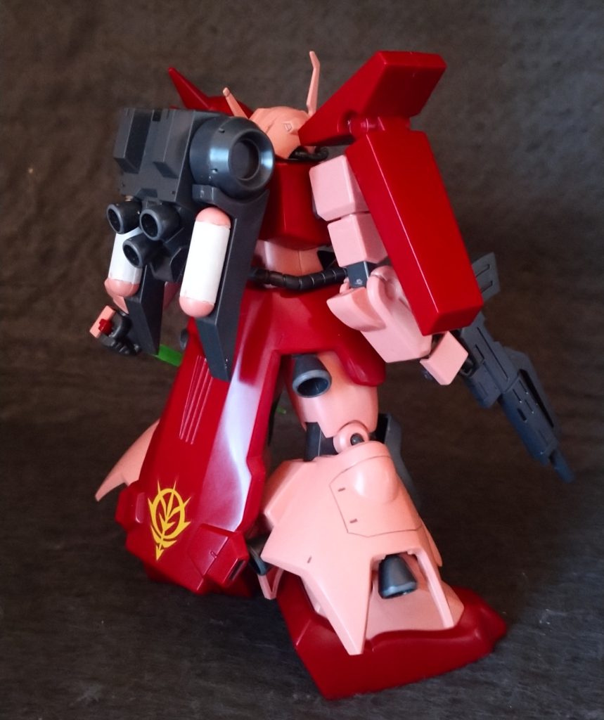 リヤビュー リヤスカートの立体エンブレムをリューターで削り､神ヤスで整えました