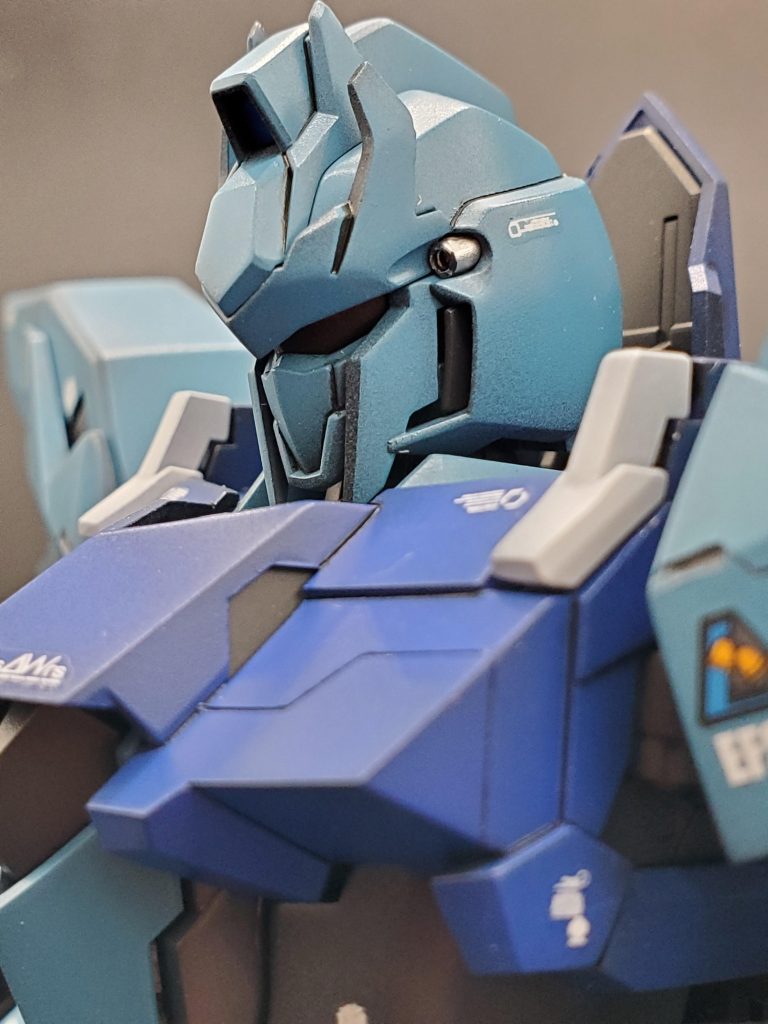 クリアパーツをあえて塗装分かりにくいですが、赤色のツインアイが光って見えるように表現してみました。