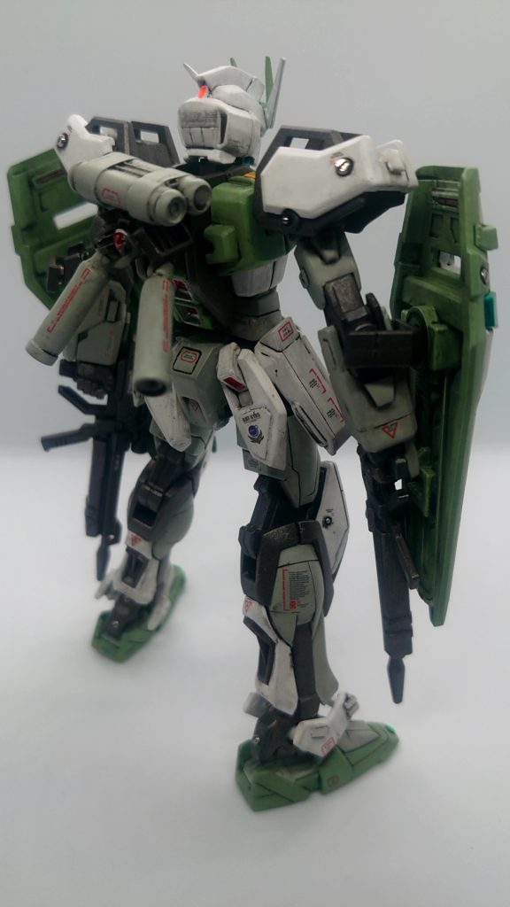 背中が寂しかったので、プラ材と手持ちのパーツからバックパックをでっちあげました。