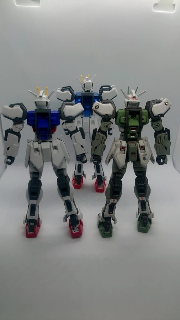 今回犠牲となった、二作目(シールドとライフル強奪)とソリッドクリア(バズーカ強奪)との記念撮影。