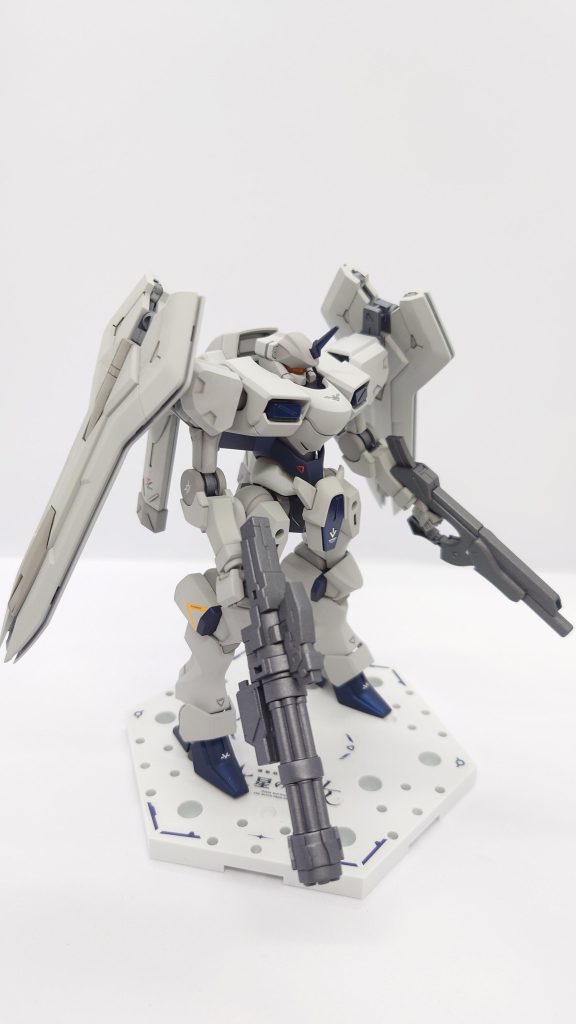 以上という設定です。　通常のザウォートとザウォートヘビィを組み合わせてコトブキヤのヘビィウェポンユニット05メガスラッシュエッジを2つ使いました。