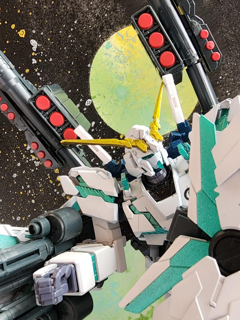 デカール前です。クリアーパーツメタルグリーンで塗装してます。アンテナはイエローでキャンディー塗装してます。