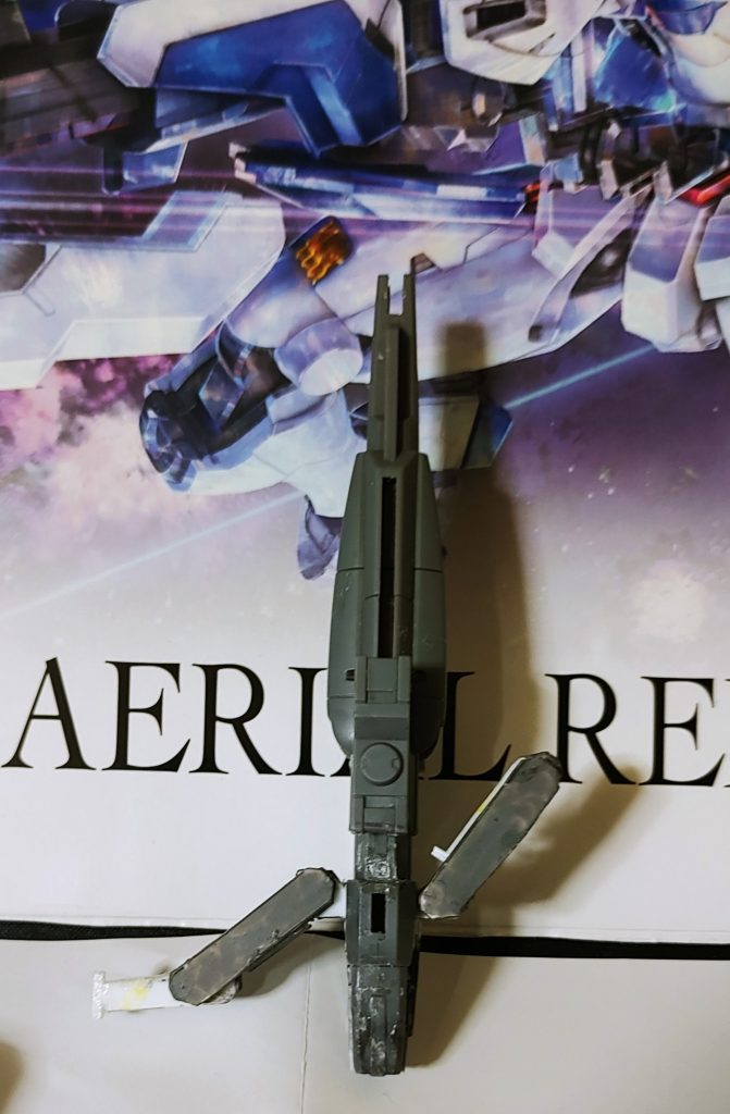 ビームライフルは、グリップをプラバンとネオジム仕込んで可動展開。切り出し下手ですみません。