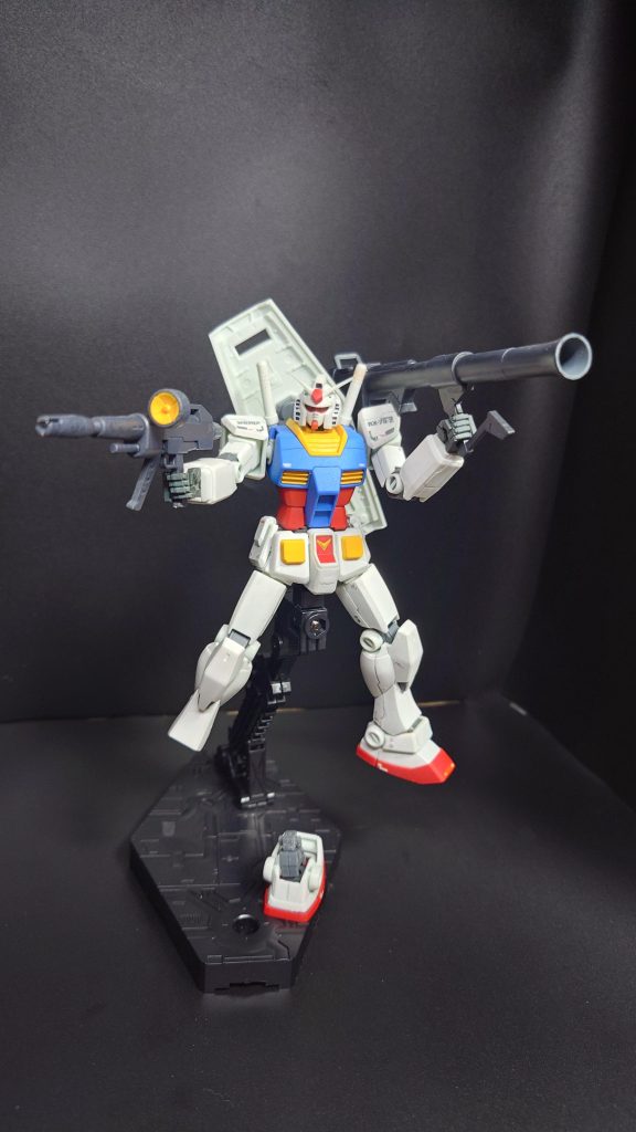 足が折れた時点で、何もかもやる気は失ったのですが完成だけはさせようと思い、デカール貼ってます。デカール貼りはそんなに難しくなくやってて面白かったです。ただ、最初にマークソフター使用した際に塗装が剥がれたのでそれ以降は、ソフターなしで貼り付けてます。デカールは、ワンポイント程度に抑えるように貼ってます。知らんうちに何ヶ所か貼った後に剥がれたやつがありました。