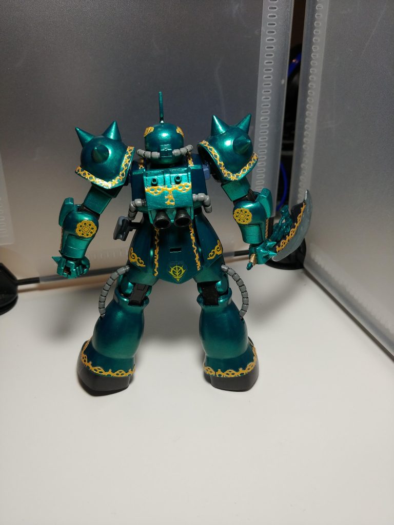 ヒートホークは、手持ち部分とブレード部分をパテで大きくしました。塗装は、筆塗りです。