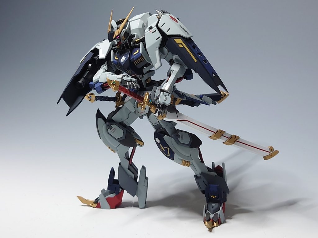 【居合斬り】[解説]　このキットには平手パーツが　　　  付属していないので他のキットの　　　  余剰パーツを加工して(指先をシャープ化)　　　  取り付けしています。