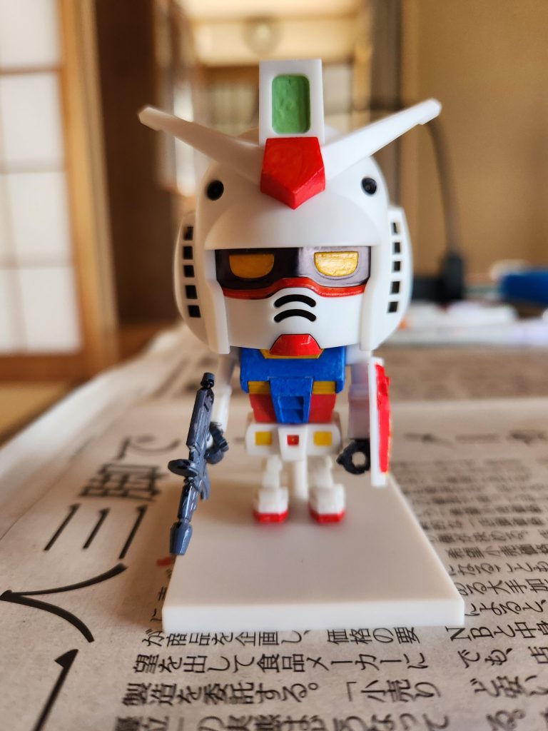 姪っ子にペイントを任せるので、使う塗料も乾きが速い物が良かろうと、三菱のアルコール系塗料マーカーを使用塗ったそばから乾燥するのでムラはご愛嬌下さい