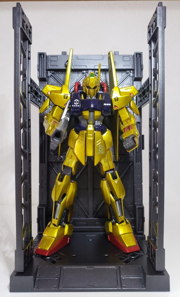 Z系からHGUC百式を。シールドないから大丈夫ですね。ZガンダムやマークIIもギリギリいけそうです。