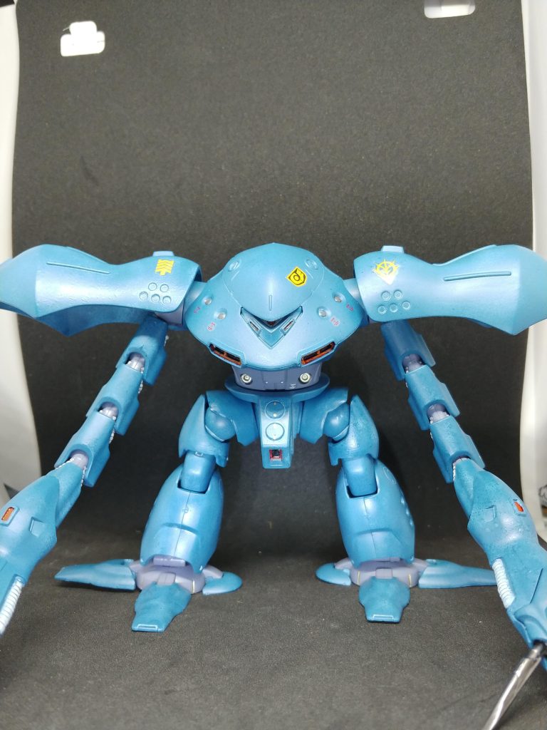 今回はメインの青は【ガンダムホワイト×ガンダムグレー×ガンダムブルー】ジェットパック等のオレンジは【ガンダムイエロー×蛍光ピンク】他は【ガンダムメカグレー×ニューホワイト】、ガンダムグレー、ガンダムレッド、ホワイトゴールド、ヘビーガンメタリック、ロイヤルメタレッド、ガンダムホワイト、ガンダムブラック、メタリックブラック後で他のに使用する時の参考の為、最近は使用マーカーを書く様にしました。