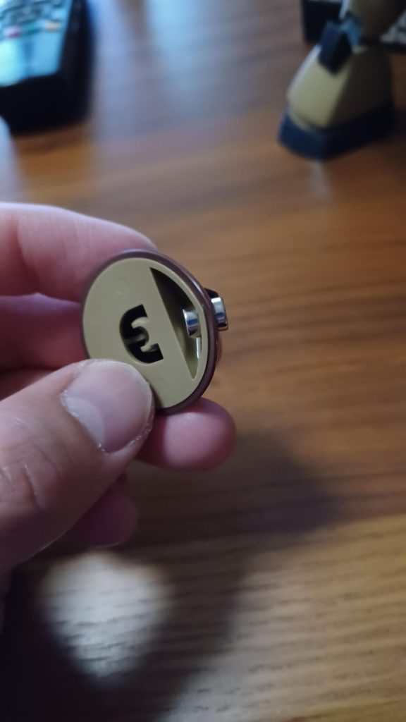 モノアイを、動かしたくてネオジム磁石を挟んでみましたが…