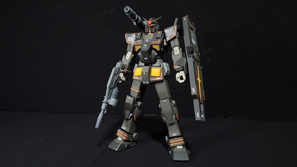 専用ビームライフルとシールドに換装可能 