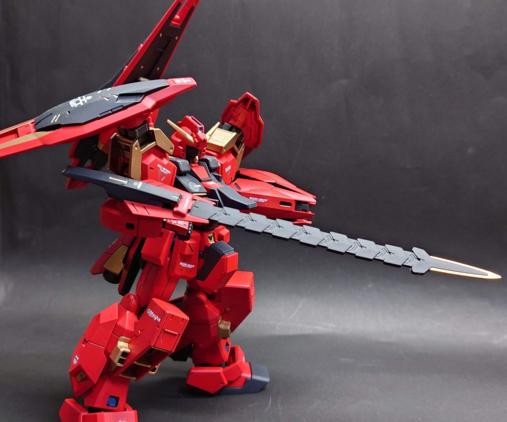 右腕には、レギンレイズジュリアのものを使用。以前作成したジンクスの没案からの採用です。このタイプの武器も悪くないよね。