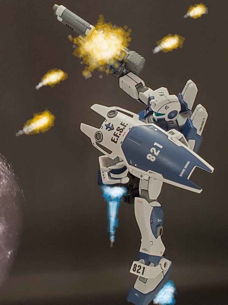 機動性を駆使するも執拗な攻撃にジムコマンドはビームキャノンを失ってしまう💦