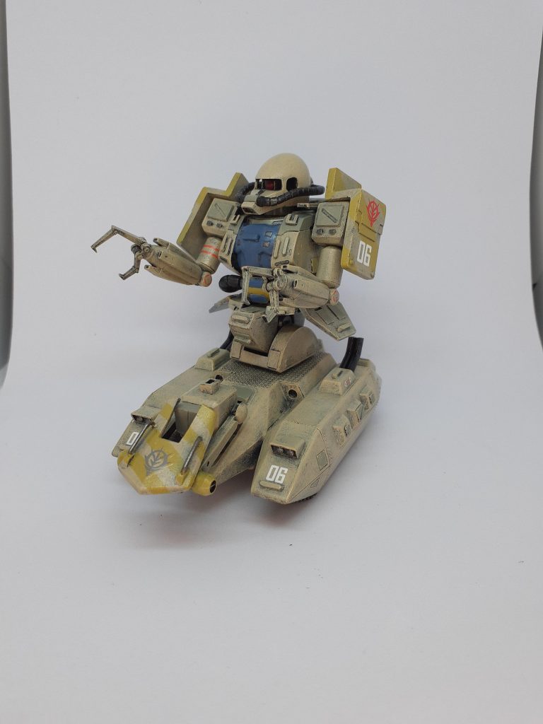 砲台は取り外し可能です。塗装は水性アクリルの筆塗りです。