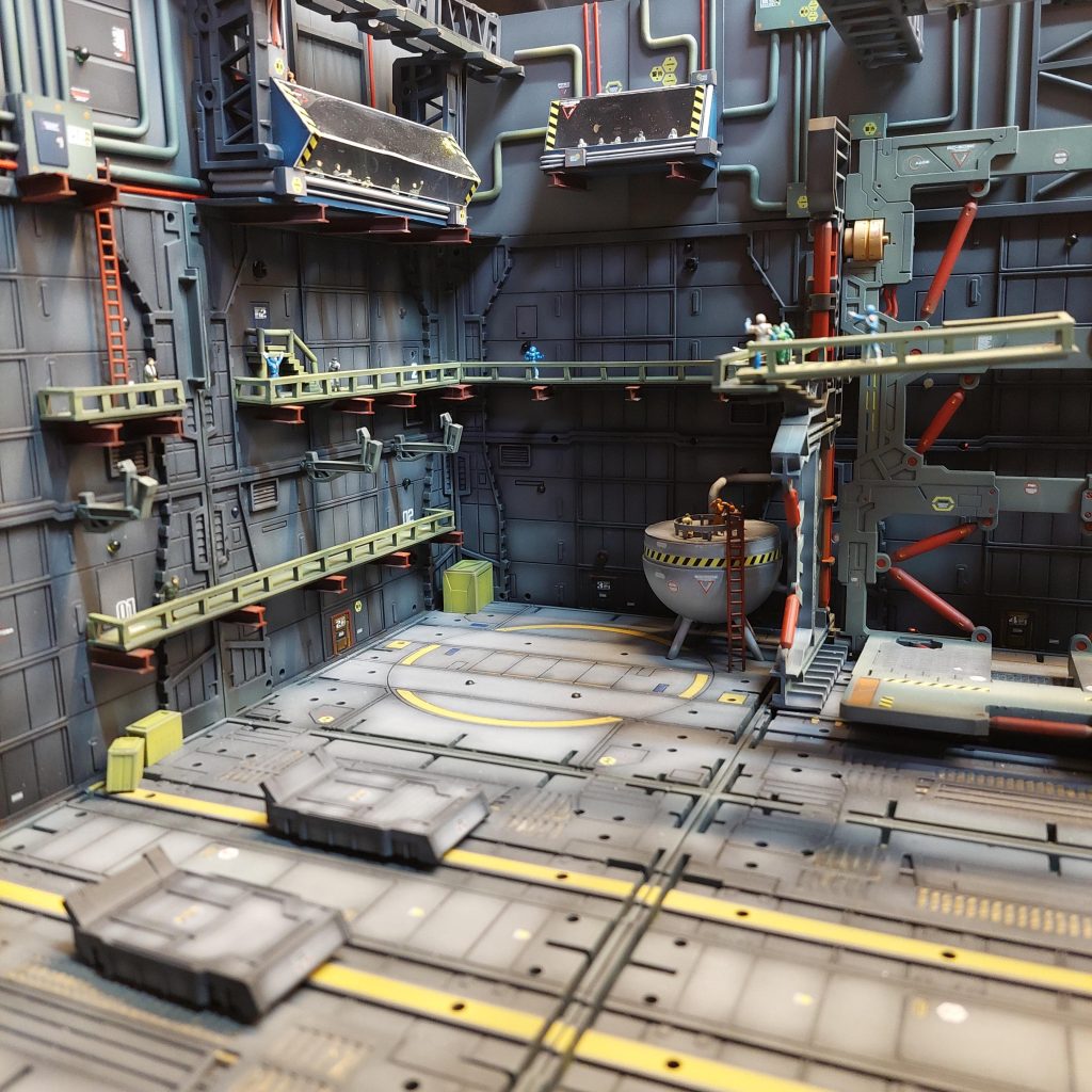 各所に人を配置し動きを出しました。特に奥の燃料タンク付近が一番お気に入りです🎵見えにくいんですけどね長々と画像と説明にお付き合いくださりありがとうございましたm(。_。)m