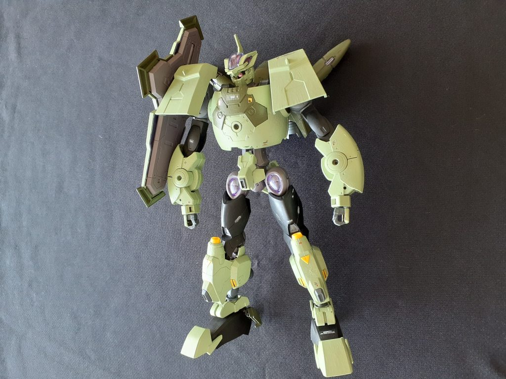 ベギルペンテをベースにジャンク類で森熊に寄せてます。頭の電子頭脳？とバックパックのアンチドートユニットがどことなく森熊に似てるかな？と言うところから製作が始まりました。